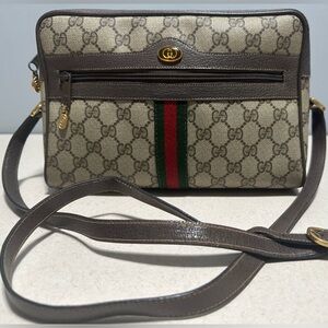 Gucci Vintage GG Supreme Sherry Line Crossbody Bag